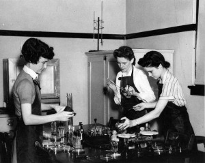 Florida State College for Women students experimenting in the chemical lab
